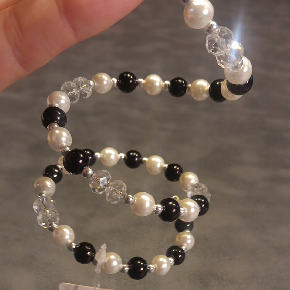 Classic Black and White Beaded Memory Wire Style Wrap Bracelet - Picture 6 of 6